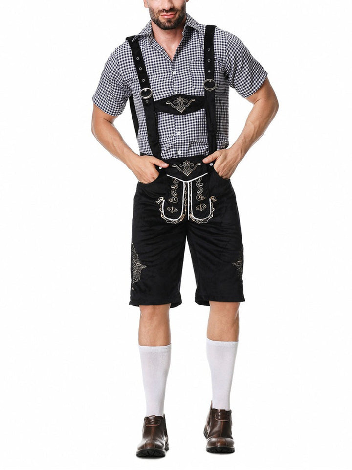 Herren Oktoberfest Trachten-Outfit: Braune Lederhosen, blau-weiß kariertes Hemd, bestickte Hosenträger.