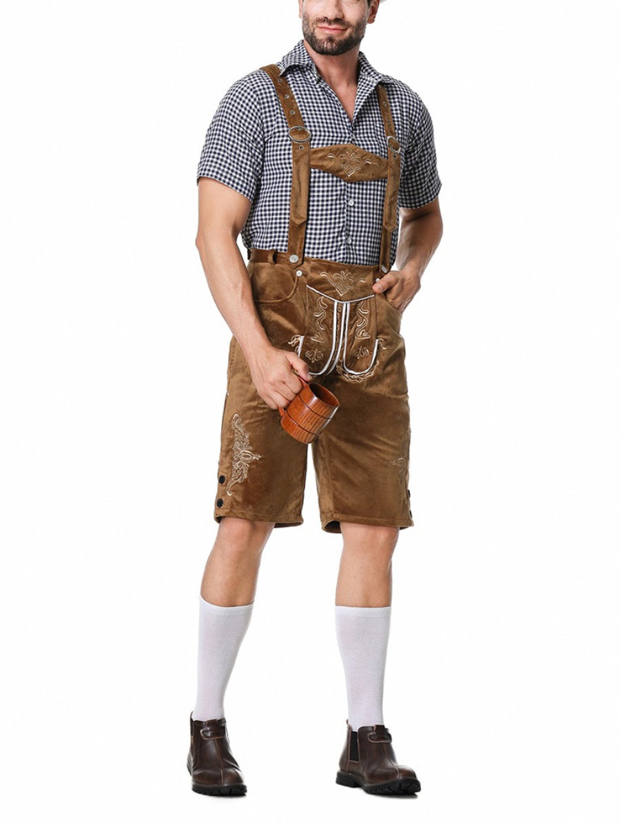 Traditionelles Herren Oktoberfest Lederhosen Outfit mit Hemd und Hosenträgern. Bayerische Festmode.