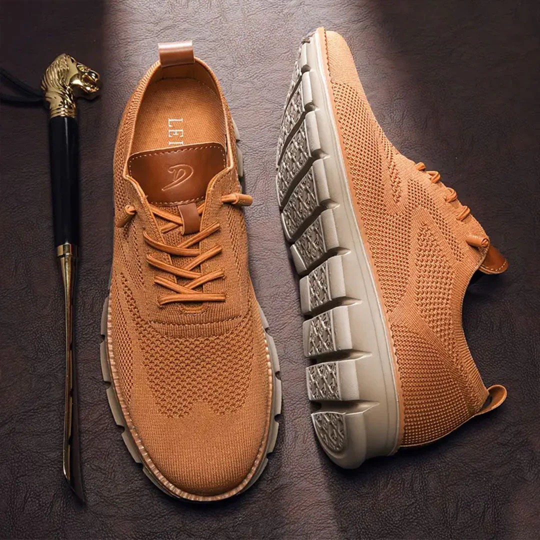 Orthopädische Urban Herrenschuhe am Fuß, zeigen optimalen Tragekomfort und Stil.