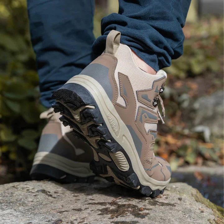 Hellbraune Damen Barfuß Wanderschuhe, minimalistisch & bequem, für mehr Bodenkontakt.
