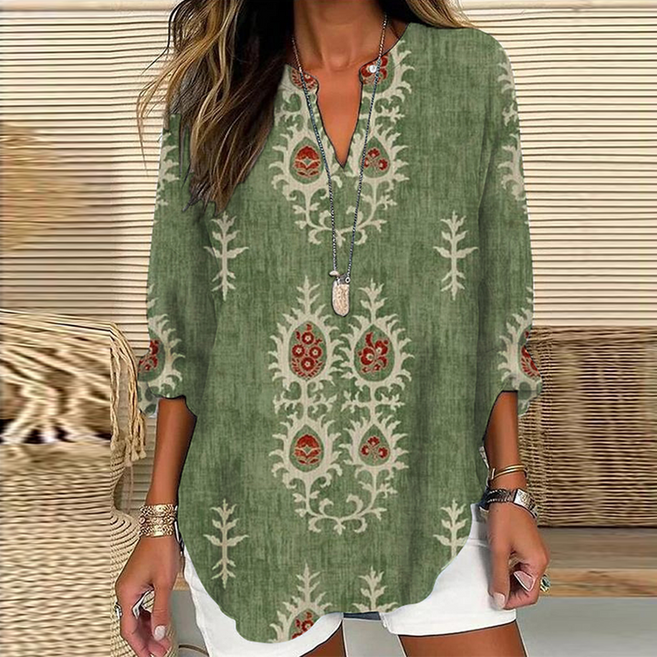 Casual Damen Shirt in Mustergrün mit Druckmuster, 3/4-Ärmeln und V-Ausschnitt, modisch und bequem.