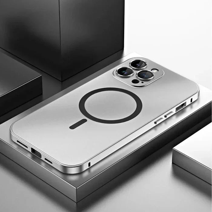 Perfekte MagCase Metall iPhone Hülle mit MagSafe. Schlanker Schutz und hochwertige Verarbeitung.