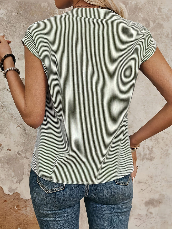 Sommerliche Damenbluse, gestreift, V-Ausschnitt, Kurzarm, elegant & bequem.