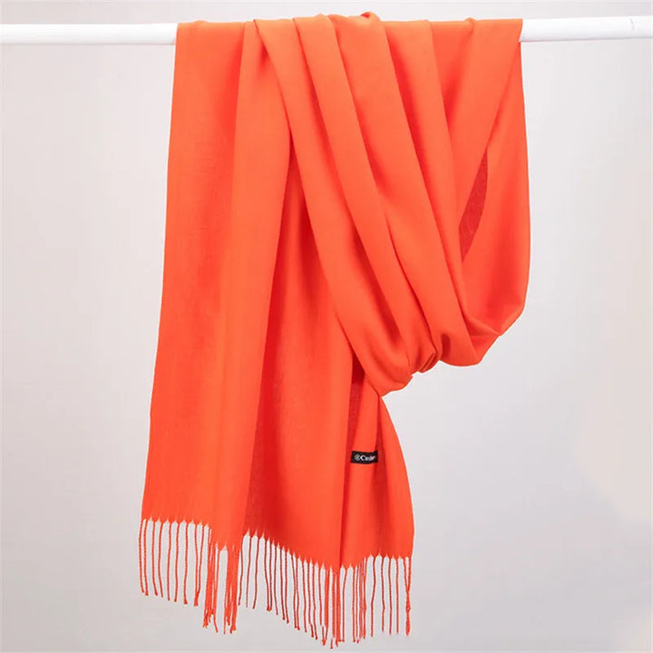 Trendiger Damenschal Faith, warm, kuschelig und ein perfektes Winteraccessoire.