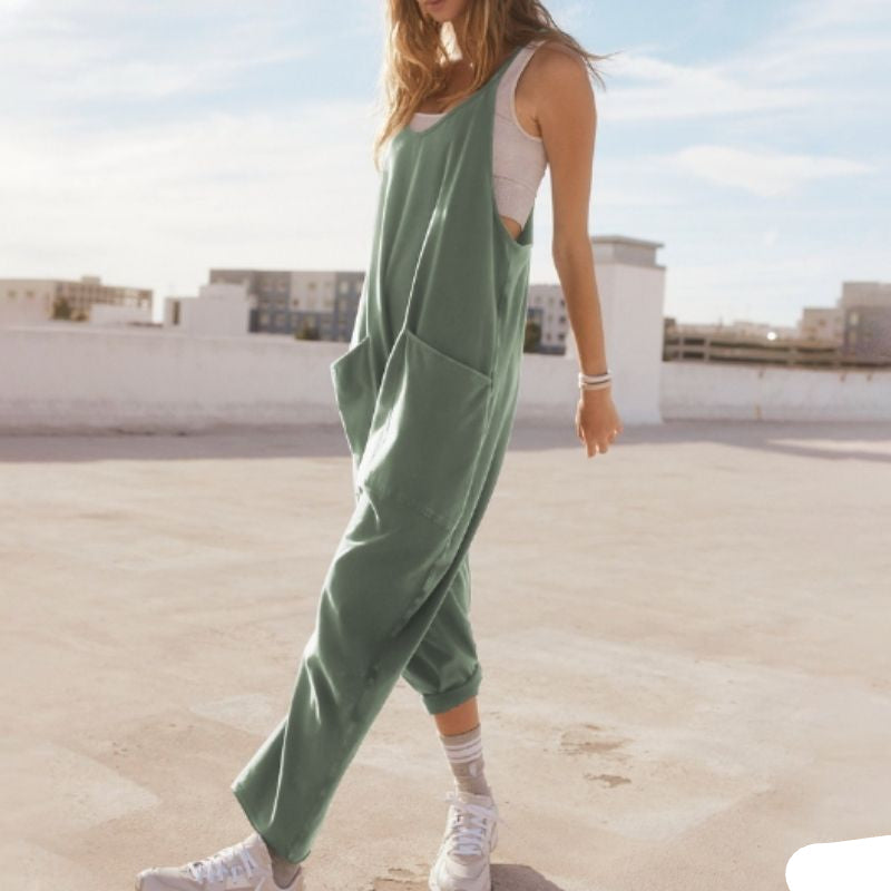Sommerlicher Damen Jumpsuit. Leichter Oversized Overall mit weitem Bein & Spaghettiträgern für heiße Tage.