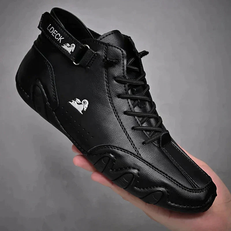 Rutschfeste Sohle der ActiveTrail Barfußschuhe; bietet sicheren Halt auf nassen Oberflächen, ideal für Outdoor & Sport.