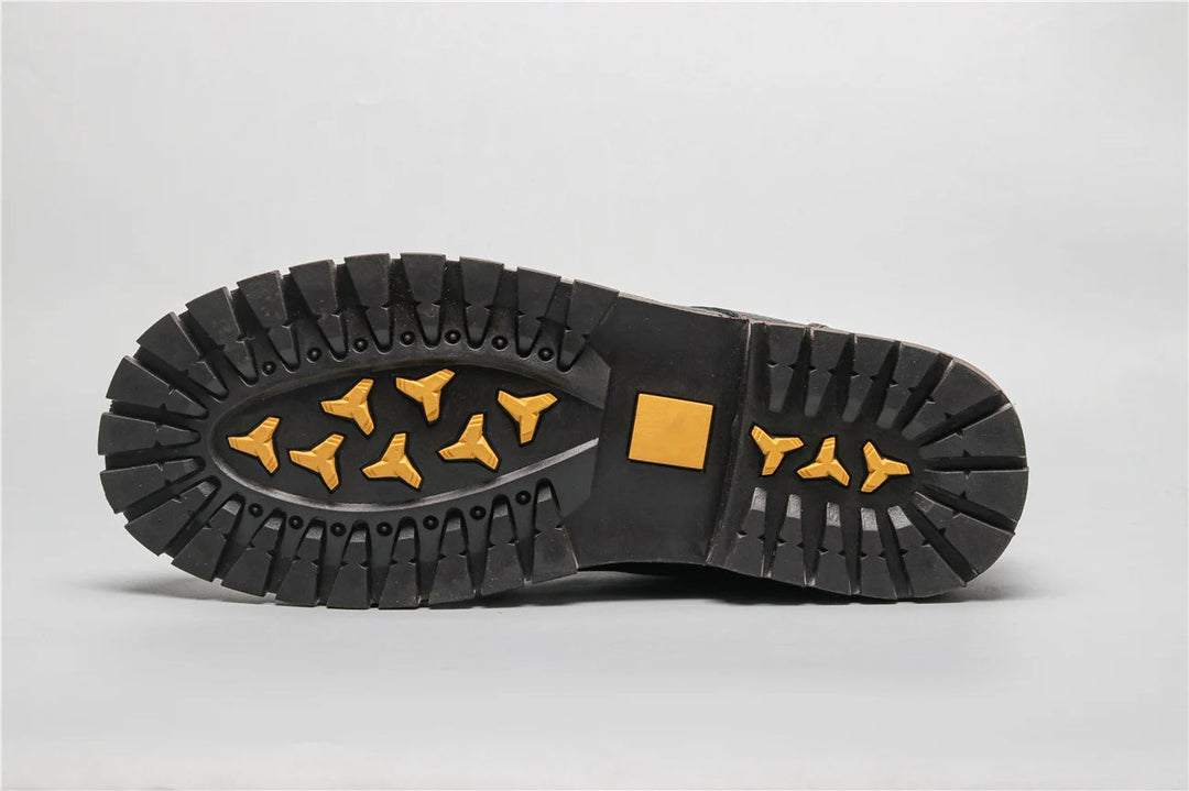 Stilvolle Herrenschuhe, warm und funktional, für die kalte Jahreszeit.