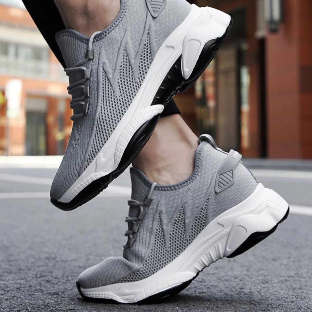 Nahaufnahme der Sohle: Komfortable, diskret höhenerhöhende Herren Sneaker für sicheren Tritt & Stil.