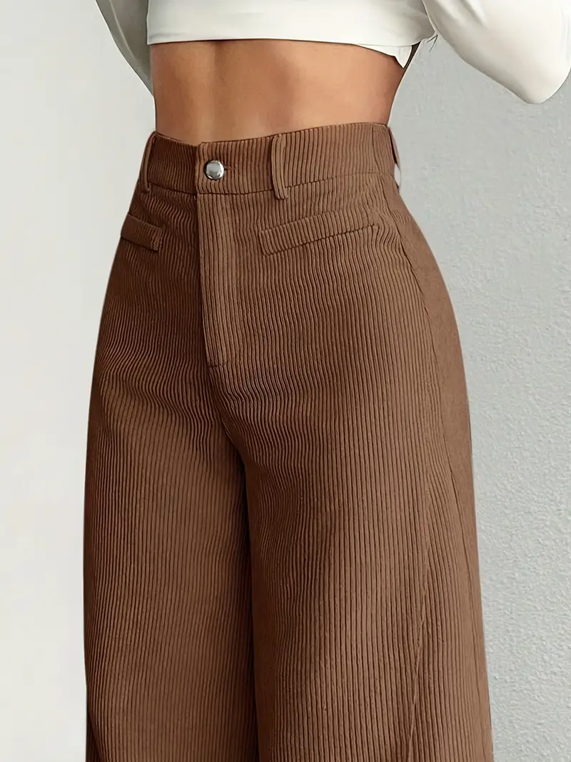 Damenmode: elegante Hose mit hoher Taille & weitem Bein, betont die Figur schmeichelhaft und stilvoll.