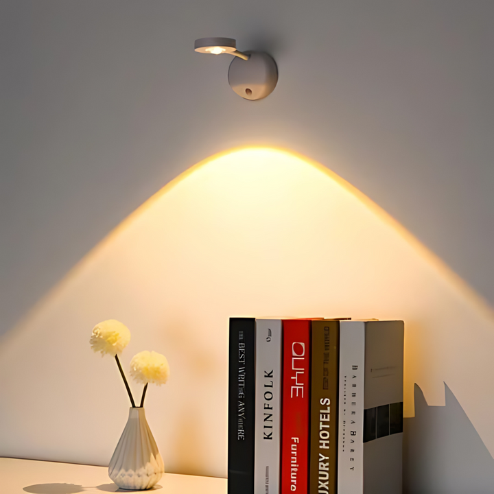 Vielseitiger kabelloser LED-Wandstrahler mit 360° Schwenkfunktion und Bewegungsmelder für flexible Ausrichtung.
