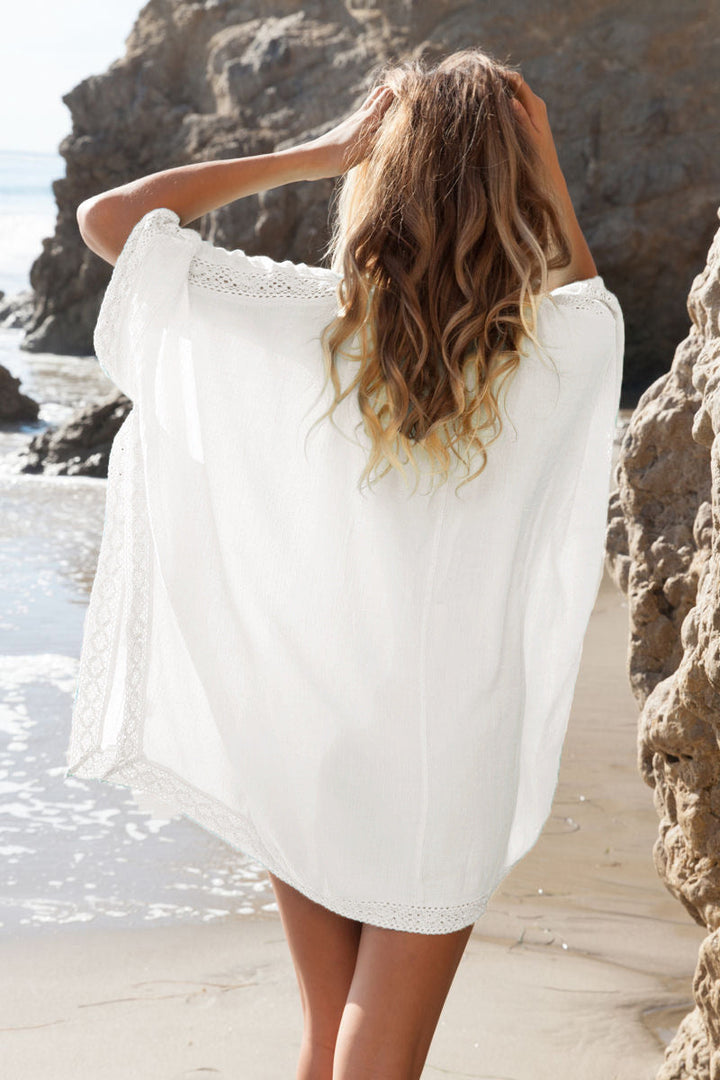 Luftiges Damen Strandkleid in Grün/Weiß. Fließende Silhouette, ideal als leichter Überwurf. One Size.