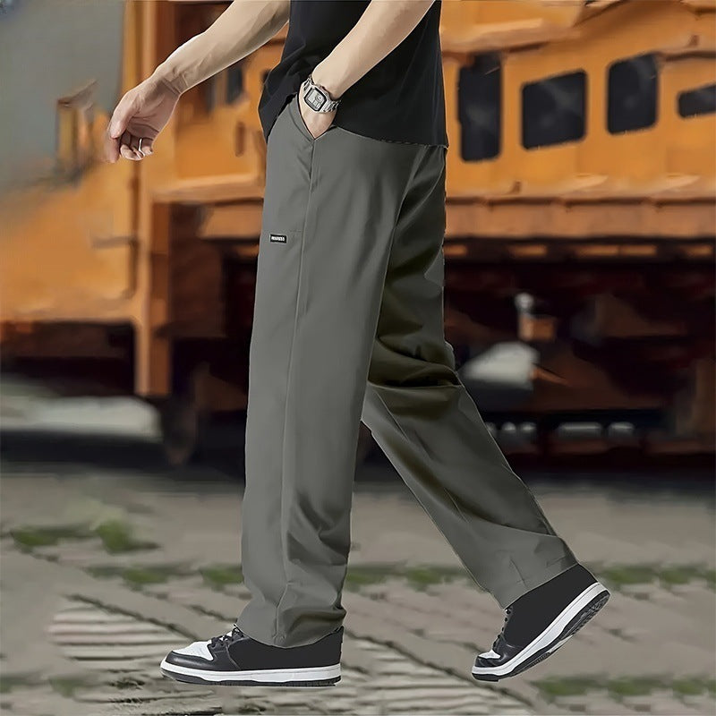 Gerader Schnitt, lockere Passform: Die bequeme Herren Freizeithose für stilvolle Streetwear im Alltag.