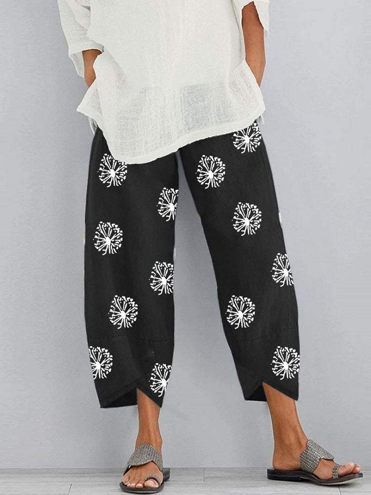 Damen Kurze Hose mit stylischem Löwenzahn Print, ideal für den Sommer.