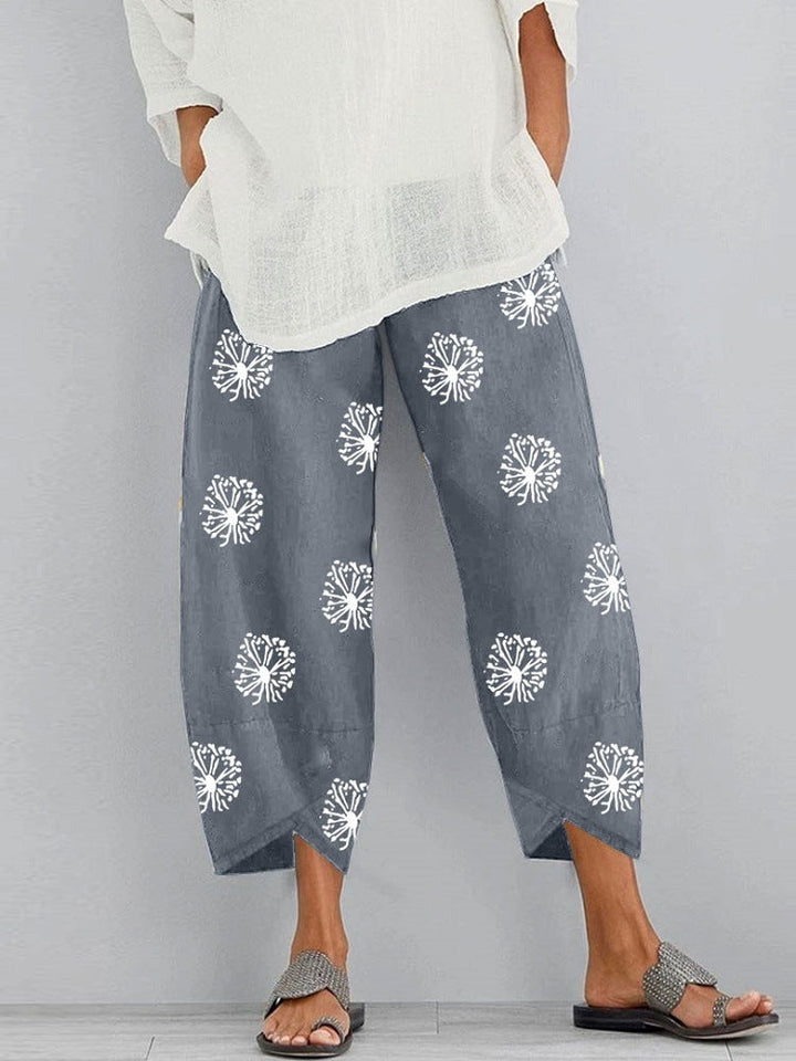 Stilvolle Damen Kurze Hose mit Löwenzahn Muster, weitem Bein und hohem Tragekomfort.