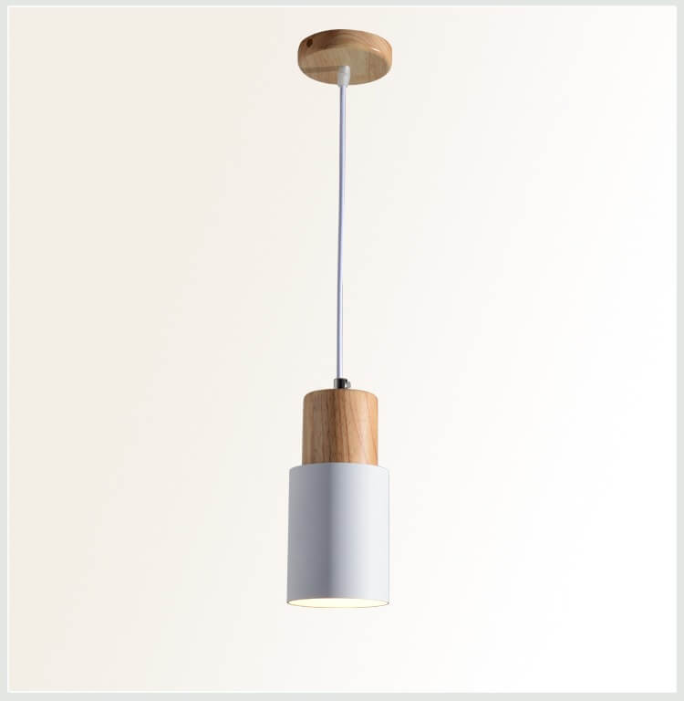 Elegante schwarze LED-Hängelampe, minimalistisch, modern, perfekt für Büro.