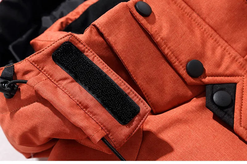 Komfortable Herren Skijacke, mit Thermo-Futter, perfekt für lange Tage im Schnee.