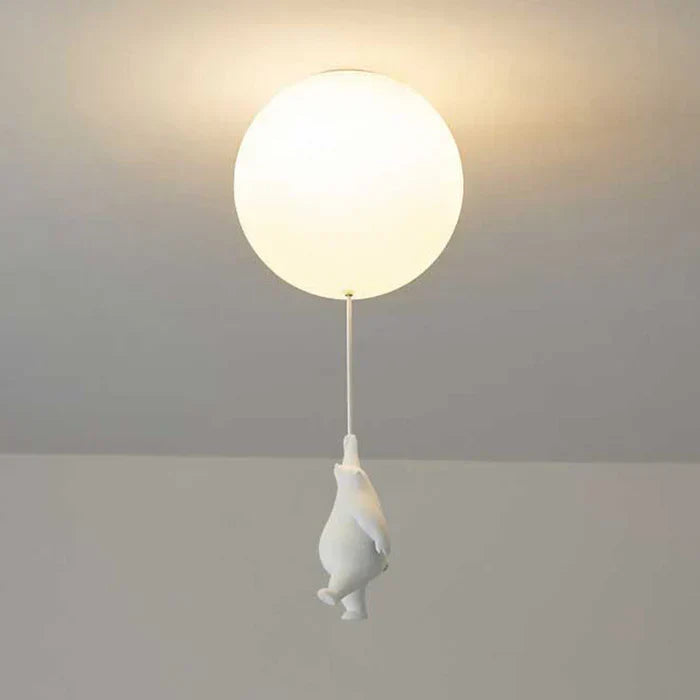 Süße LED-Lampe Bär & Ballon. Dekorative Deckenleuchte für ein fröhliches Kinderzimmer.