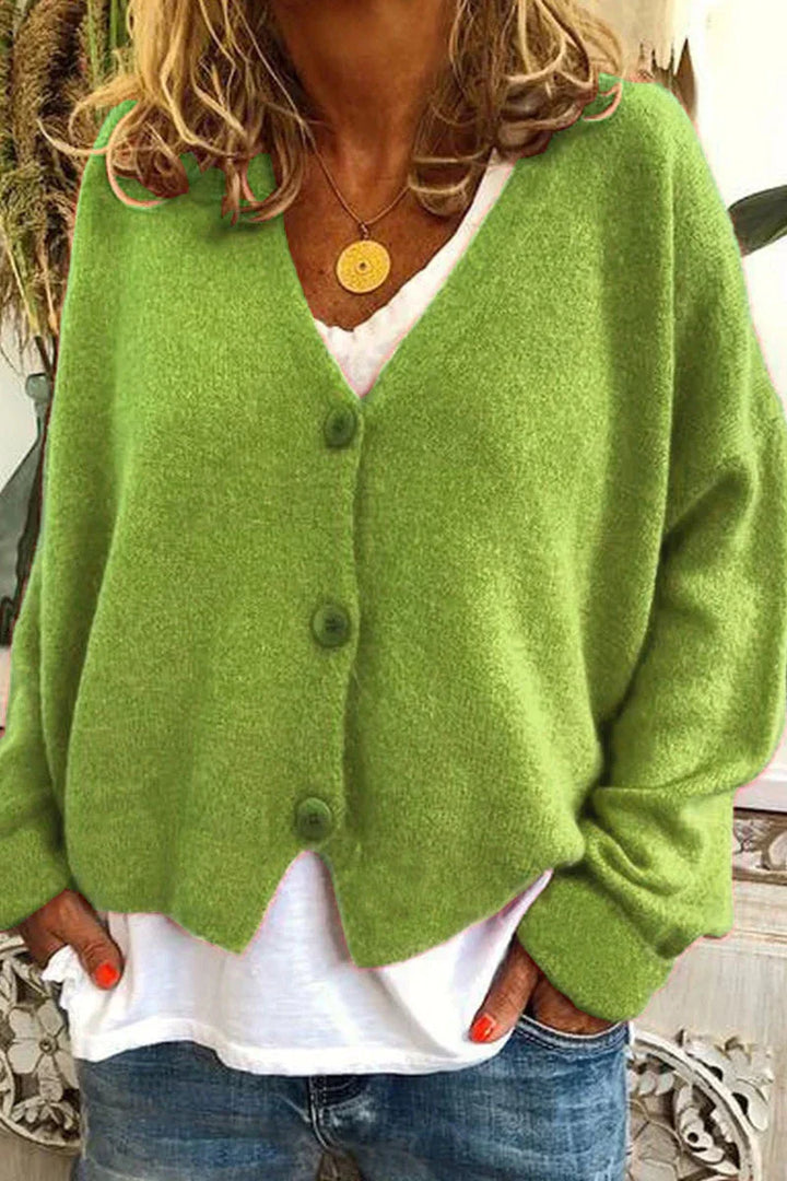 Vielseitige Damen Weste mit V-Ausschnitt. Strickmode, die Eleganz und Komfort vereint.