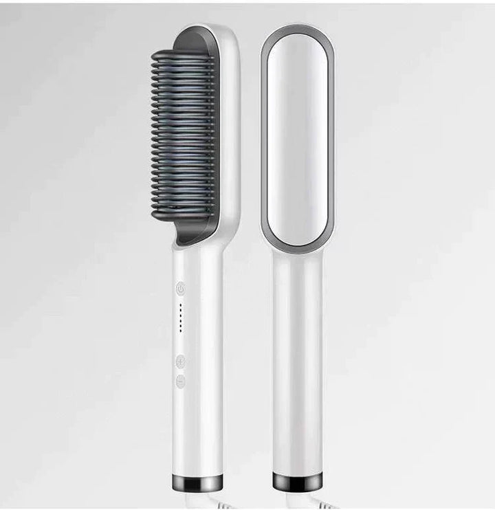 Damen, die ihre Haare mit der Glättbürste stylen, für seidig glatte und frizz-freie Frisuren.