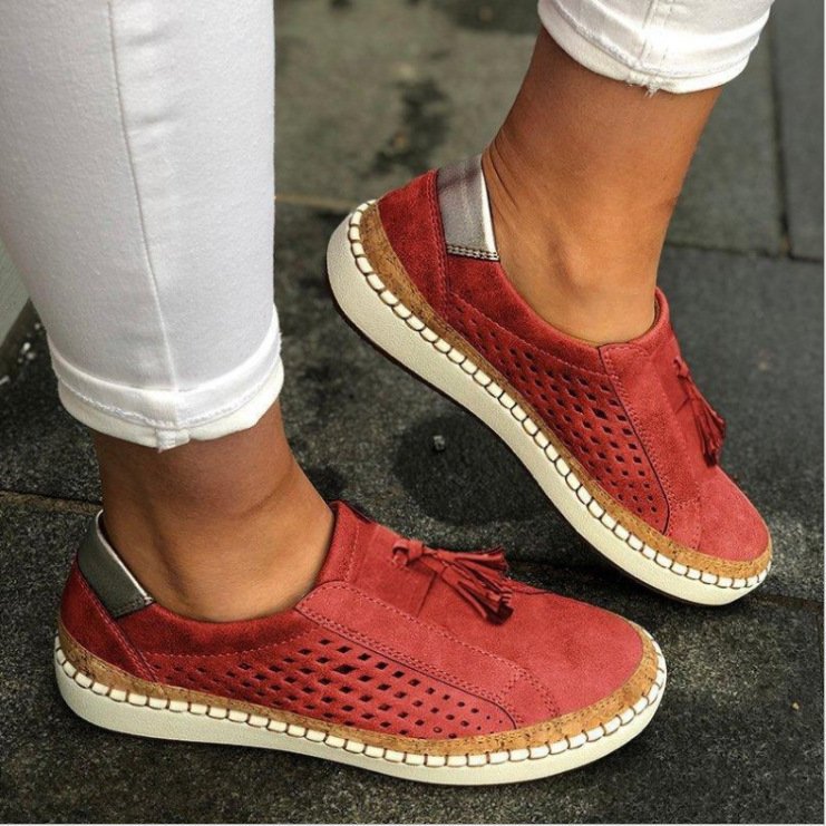 Leichte orthopädische Damenschuhe Livia in hellem Design. Perfekte Komfortschuhe für Alltag und Reise.