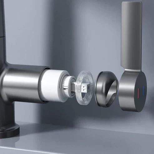 Innovativer Küchen-Wasserhahn, flexibel, mit LED-Temperaturanzeige und energiesparendem Wasserdurchfluss.