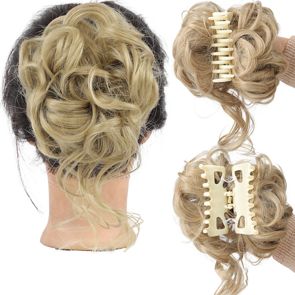Natürlicher Messy Bun Dutt als Haarverlängerung für Damen, verleiht charmantes Volumen.