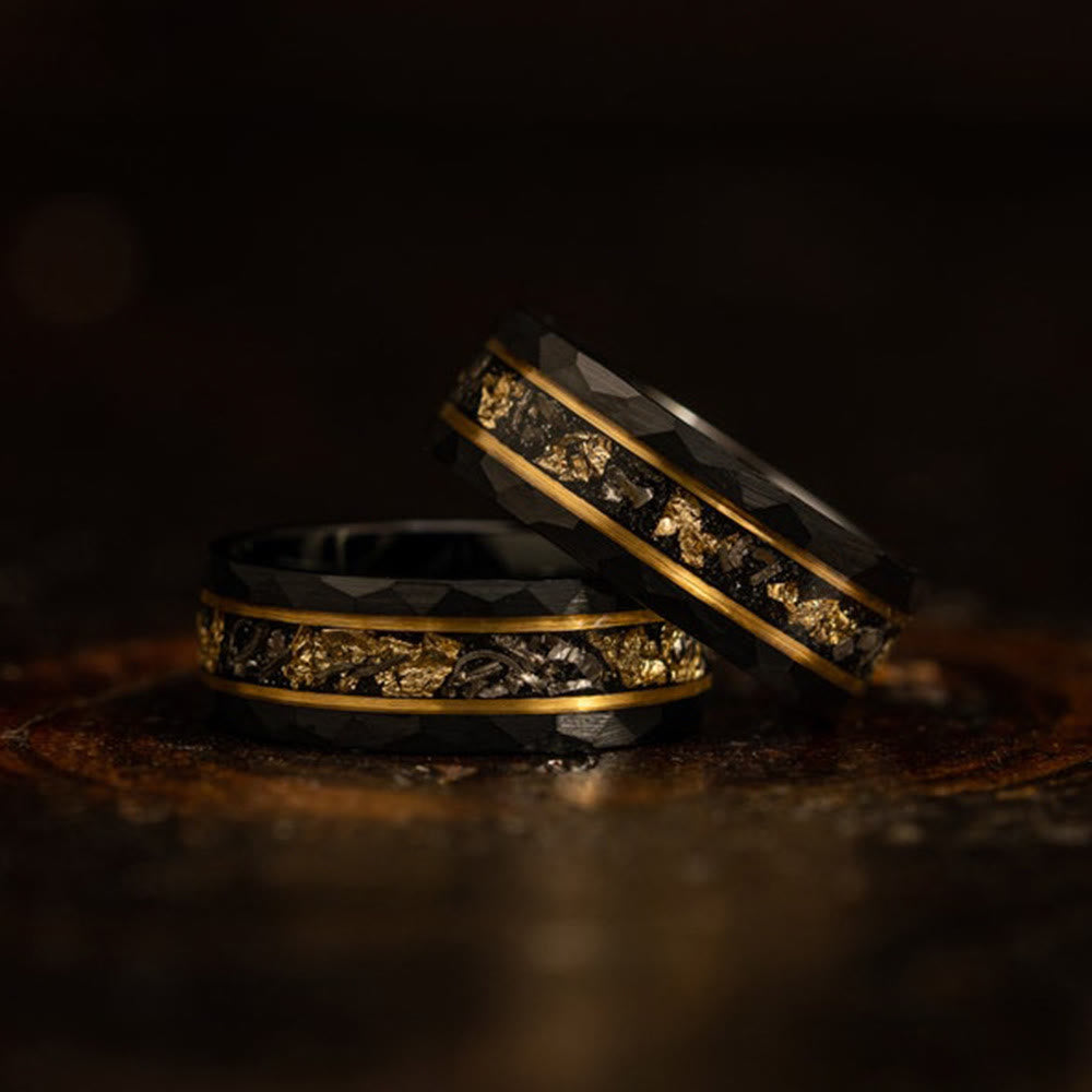Herren Wolframring mit Goldblatt & echtem Meteorit. Einzigartiger, langlebiger Statementring für Männer.