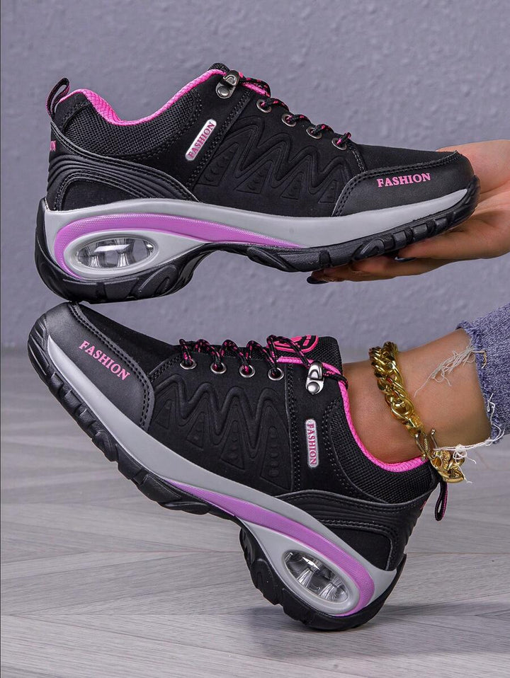 Robuster Zehenschutz am Damen Wanderschuh Sonnentritt Terrain. Bequemer Outdoor-Schuh für Wanderungen.