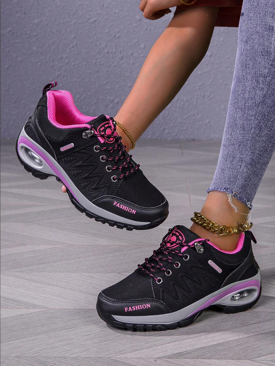 Damen Wanderschuh Sonnentritt Terrain im Einsatz. Komfortabler & sportlicher Outdoor-Schuh für Damen.