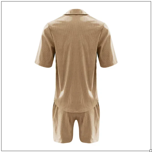 Herren Urlaubskleidung: Leichtes Kurzarm-Hemd & Shorts Set in Khaki, perfekt für Strand & Reise.