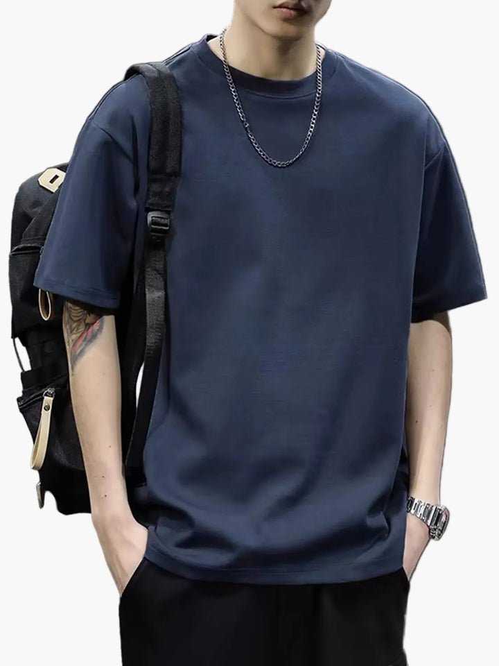 Herren Basic Kurzarmshirt mit Rundhals, ideal für Streetwear, Freizeitmode und einen lässigen Casual Look.