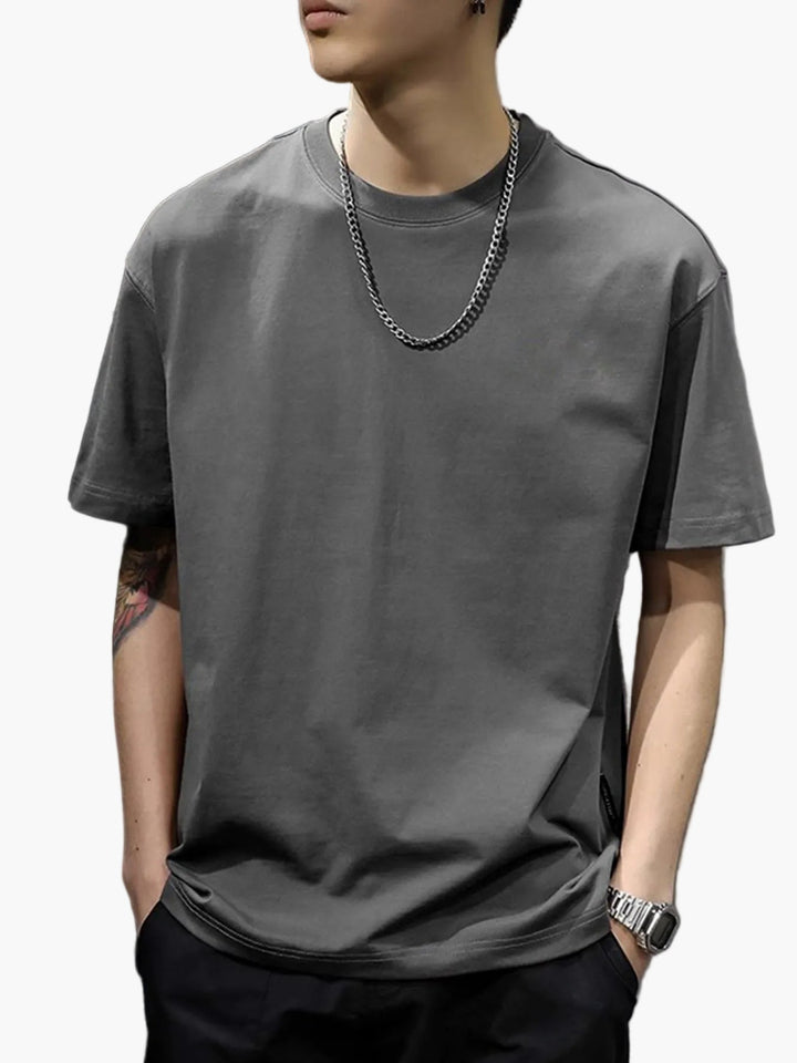 Bequemes Herren Kurzarmshirt mit Rundhals, vielseitig kombinierbar für Männermode und Alltagskleidung.