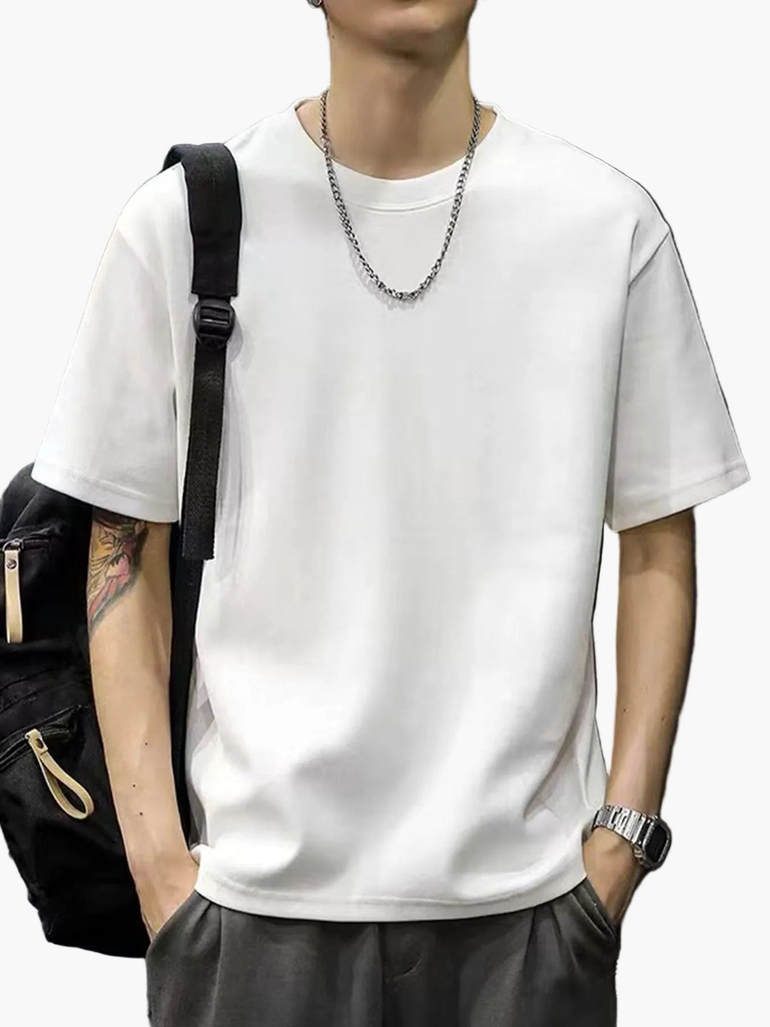 Minimalistisches Herren Basic T-Shirt, unifarben, perfekt für lässige Alltags- und Freizeitlooks.