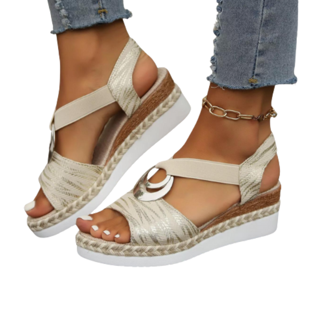 Rutschfeste orthopädische Sandalen Clarissa für Damen. Komfortable Alltagsschuhe für sicheren Halt & Fußgesundheit.