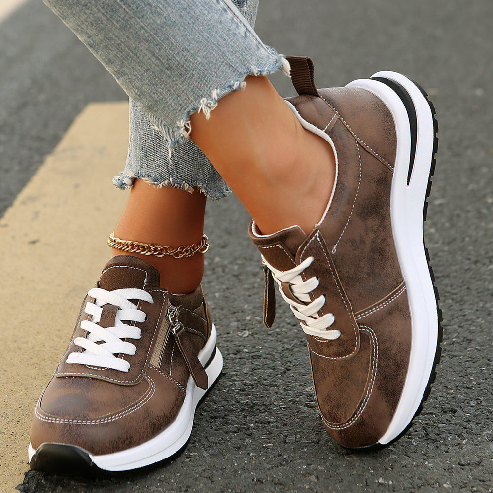 Bequeme braune Damen Sneaker, ideal für täglichen Gebrauch; trendige Freizeitschuhe mit stilvollem Design für Frauen.