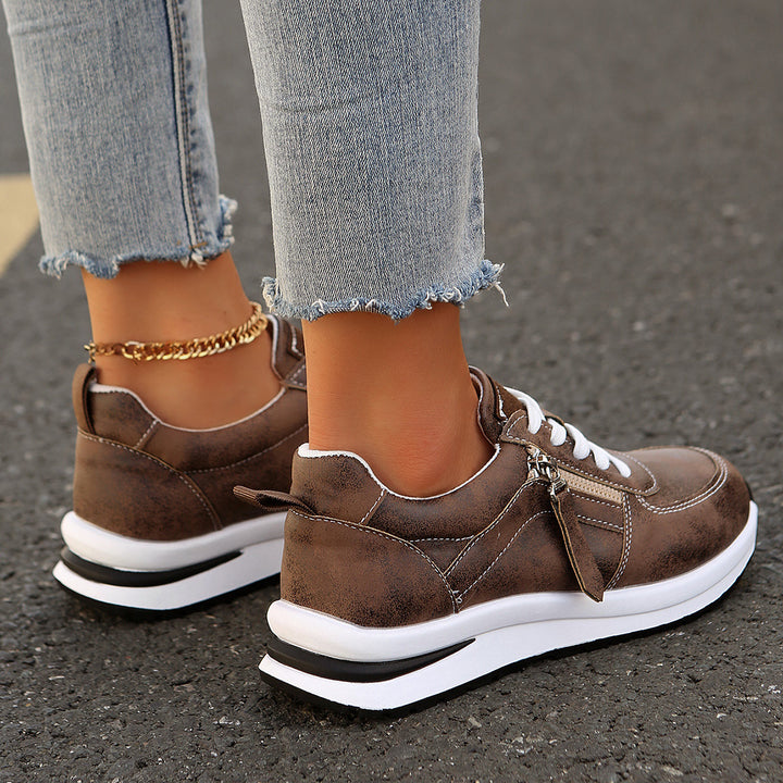 Braune Damenschuhe, bequeme Sneaker mit Schnürverschluss; vielseitige Freizeitschuhe, die Komfort & Mode vereinen.