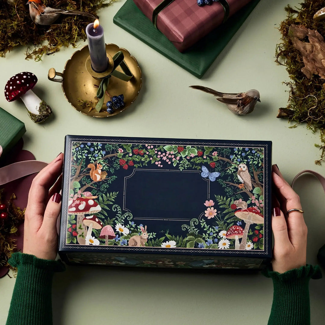 CraftJoy Kreativer Adventskalender, gefüllt mit Schreibwaren & Bastelmaterial für tägliche Inspiration.