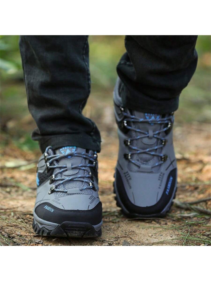 Komfortabler Herren Wanderschuh in Grau/Schwarz, speziell für Wanderer, die Wert auf Haltbarkeit legen.
