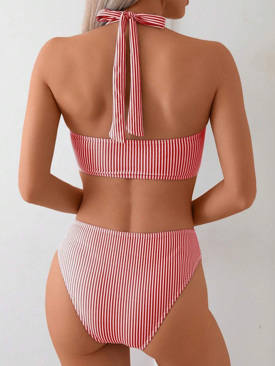 Sommerlicher Damen Bandeau Bikini, zweiteilig, für unvergessliche Tage am Meer oder Pool.