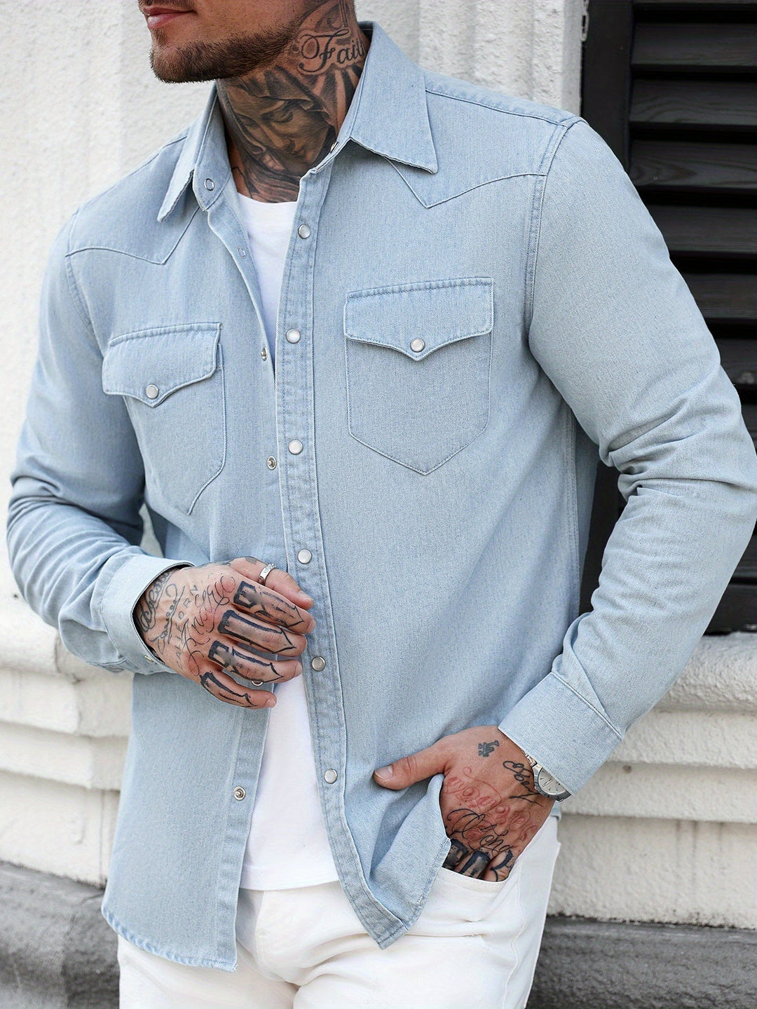 Kragen des blauen Herren Western-Hemdes, klassischer Stil, perfekt für moderne Männermode im Alltag.