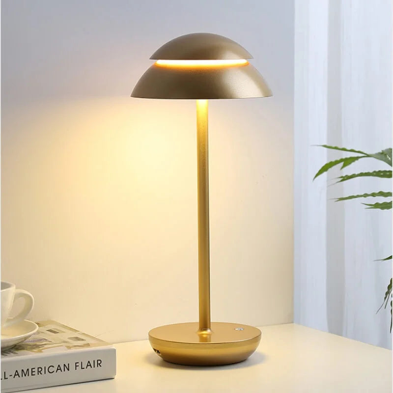 Stilvolle LED Tischleuchte, modernes Design. Ergänzt jede Einrichtung und schafft gemütliches Ambiente Licht.
