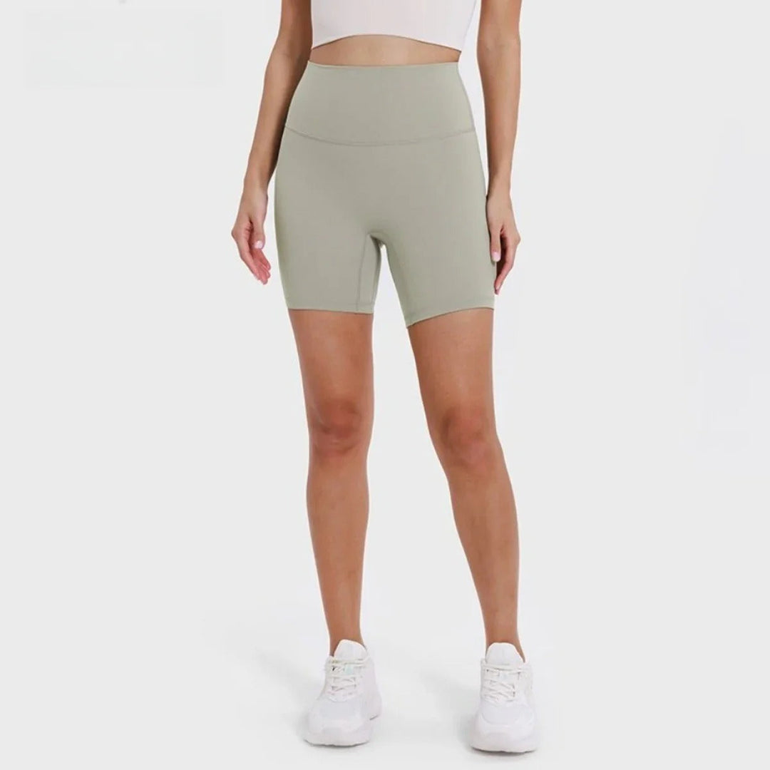 Damen Yoga-Shorts in Schwarz, atmungsaktiv und dehnbar für intensive Trainingseinheiten.