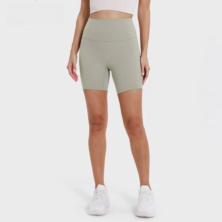 Damen Yoga-Shorts in Schwarz, atmungsaktiv und dehnbar für intensive Trainingseinheiten.