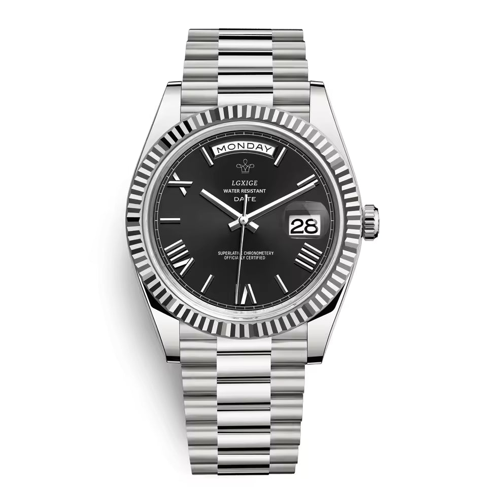 Herrenuhr im sanften Gegenlicht, glänzendes Edelstahlgehäuse und Armband, unterstreicht elegantes Design.