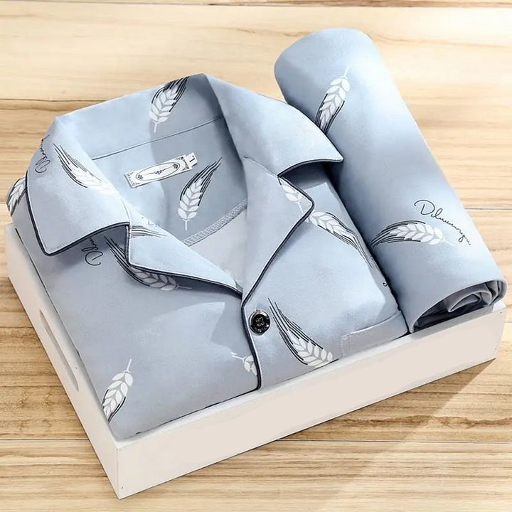 Luxuriöses Herren Pyjama Set für Entspannung und hohen Komfort. Weicher Schlafanzug, ideal als Männer Nachtwäsche.
