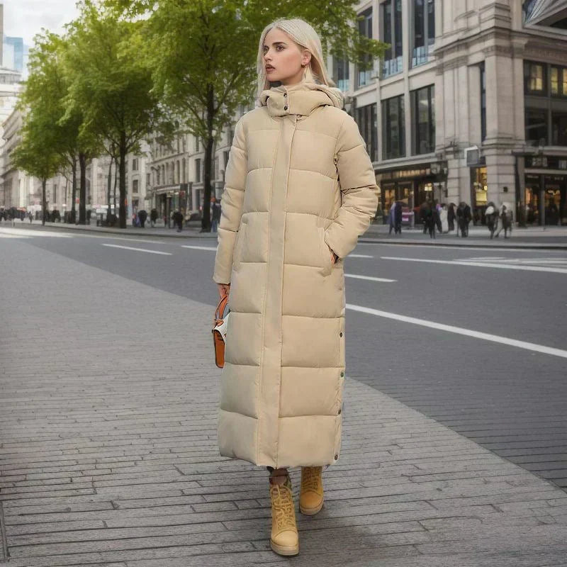 Elegante Isabella Winterjacke für Damen, lang geschnitten, bequem & schützend.