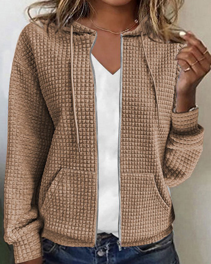 Vielseitige Damenjacke Wynona mit Reißverschluss und Taschen für Komfort und Stil im Alltag.