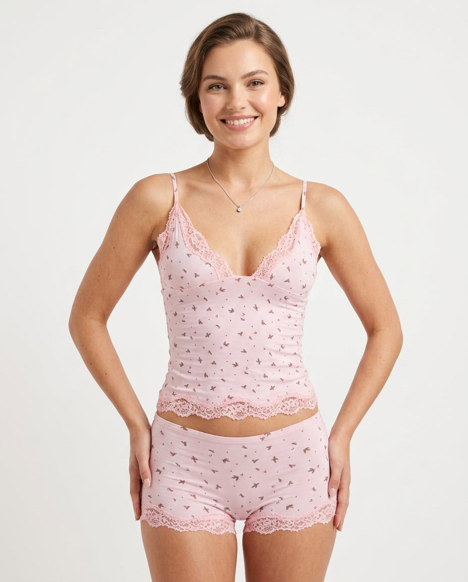 Elegantes Damen Sommer Set: bequemes Halter-Top mit V-Ausschnitt und Shorts, perfekt für Freizeit.