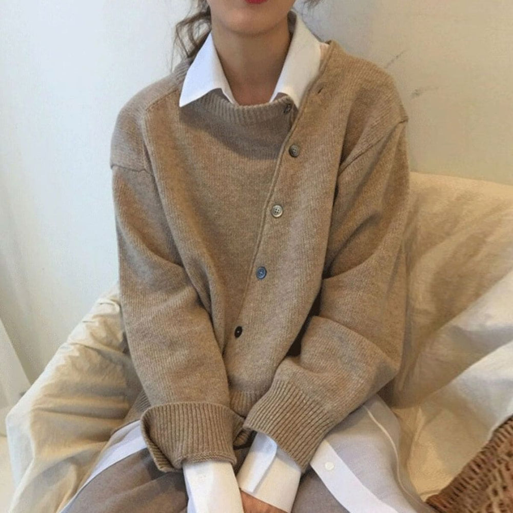 Stylische Damen Strickjacke, locker geschnitten, mit Langarm und Knopfleiste, ideal als Übergangsjacke.