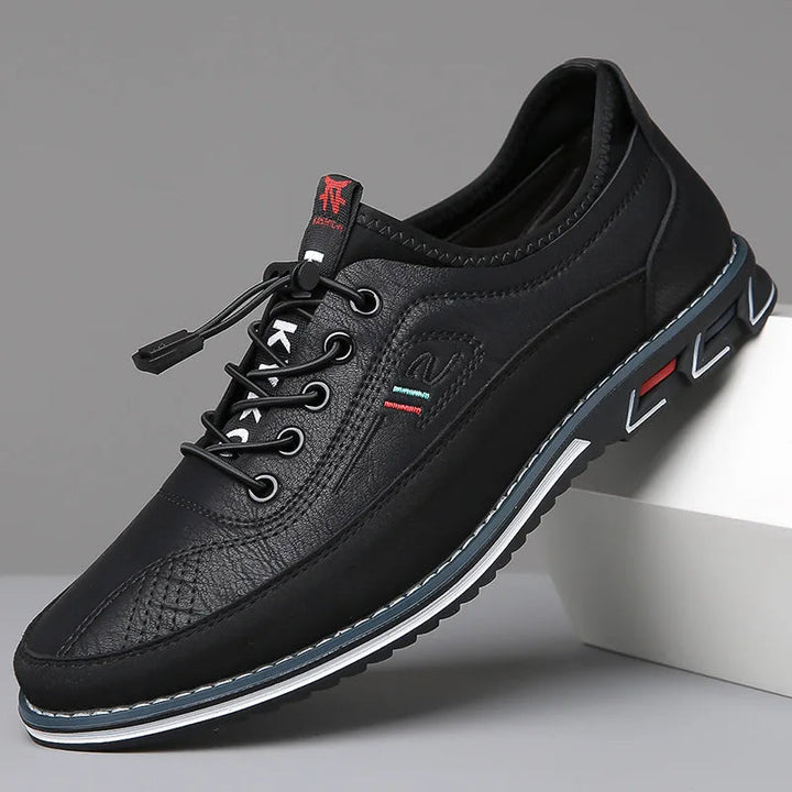 Hochwertige braune Herren Lackschuhe im Oxford-Stil, vielseitige Businessschuhe für einen stilvollen Auftritt.